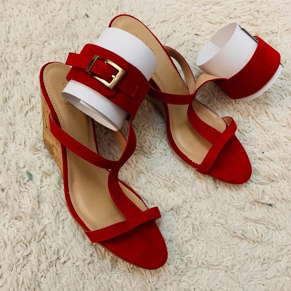 Shoe - Picture 2 of 4